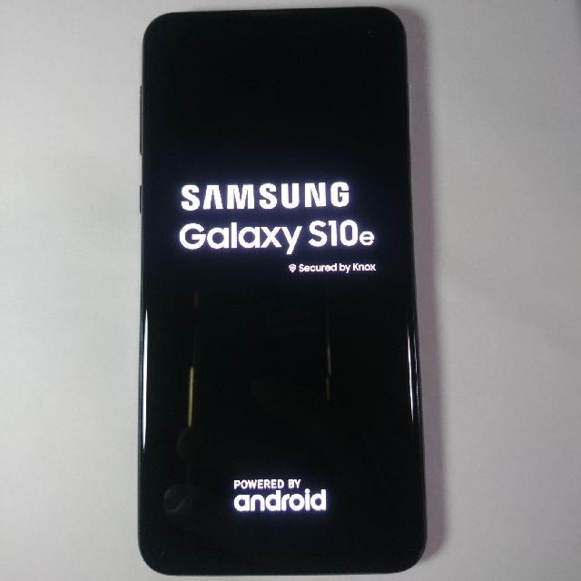 Galaxy(ギャラクシー)のGALAXY S10e Prism Black スマホ/家電/カメラのスマートフォン/携帯電話(スマートフォン本体)の商品写真