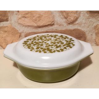 パイレックス(Pyrex)のオーバルキャセロール(オリーブ)(食器)