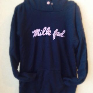 ミルクフェド(MILKFED.)のミルクフェド☆定番ネイビーパーカー☆美品(パーカー)