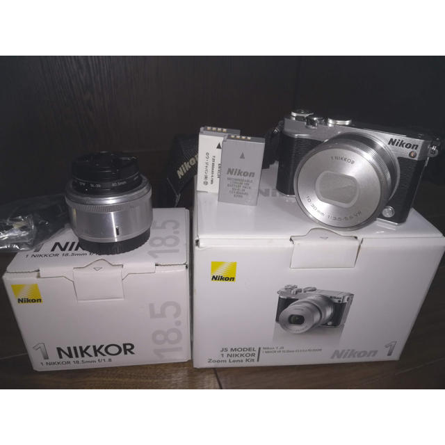 カメラNIKON1 J5   単焦点レンズ付き ミラーレス一眼