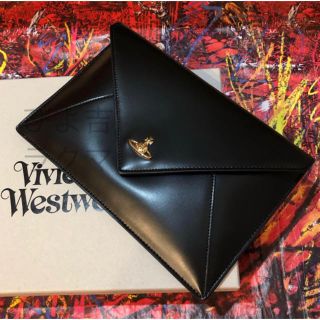 ヴィヴィアンウエストウッド(Vivienne Westwood)のヴィヴィアンウエストウッド つやつや♪封筒型オーブレザークラッチ(クラッチバッグ)