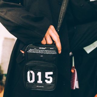 オフホワイト(OFF-WHITE)のoff white 18ss 伊勢丹限定 in order バッグ(ショルダーバッグ)