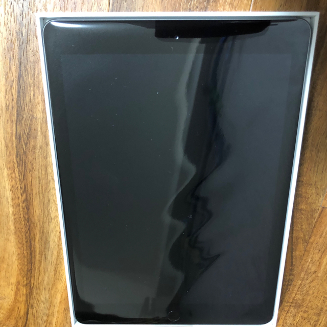 新品　iPad Apple 第6世代　Wi-Fi 32GB  MR7F2J/A 3