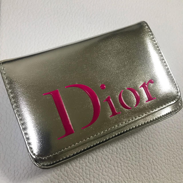 Dior(ディオール)のディオール ノベルティ ポーチ エンタメ/ホビーのコレクション(ノベルティグッズ)の商品写真