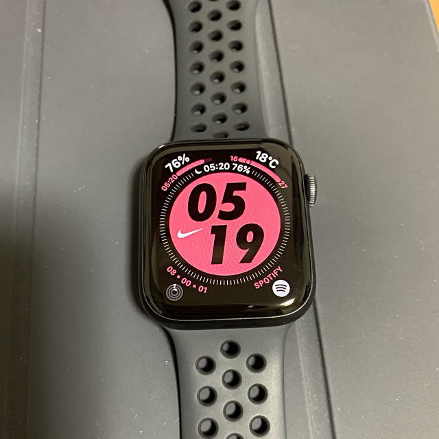 Apple Watch(アップルウォッチ)のApple Watch Nike Series 5 44mm (GPSモデル) メンズの時計(腕時計(デジタル))の商品写真