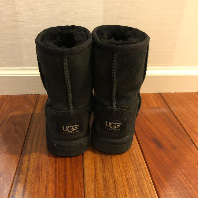 UGG(アグ)のUGG ムートンブーツ キッズ/ベビー/マタニティのキッズ靴/シューズ(15cm~)(ブーツ)の商品写真