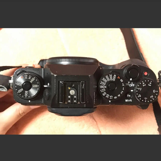富士フイルム(フジフイルム)のフジフィルム X-T1 VG-XT1 スマホ/家電/カメラのカメラ(ミラーレス一眼)の商品写真
