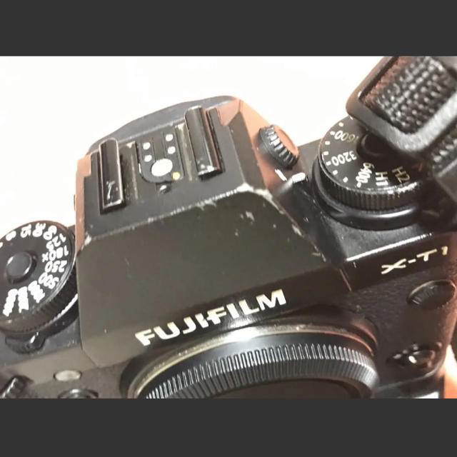 富士フイルム(フジフイルム)のフジフィルム X-T1 VG-XT1 スマホ/家電/カメラのカメラ(ミラーレス一眼)の商品写真