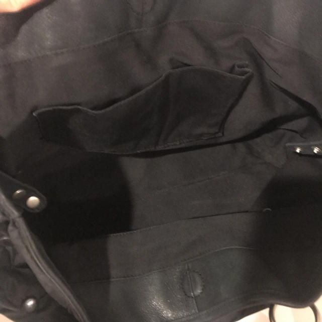 TRES(トレ)のTRESトレ 本革×ナイロン大きめのショルダーバッグ 黒 レディースのバッグ(ショルダーバッグ)の商品写真