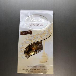 リンツ(Lindt)のリンツ ホワイト チョコレート 144ｇ リンドール(菓子/デザート)