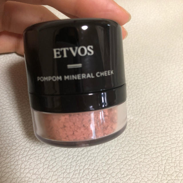 ETVOS(エトヴォス)のポンポンミネラルチーク コスメ/美容のベースメイク/化粧品(チーク)の商品写真