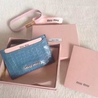 ミュウミュウ(miumiu)のmiumiu パスケース(名刺入れ/定期入れ)