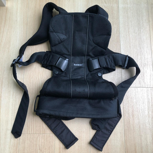 BABYBJORN(ベビービョルン)のベビービョルン  抱っこ紐 ONEメッシュ 美品☆ キッズ/ベビー/マタニティの外出/移動用品(抱っこひも/おんぶひも)の商品写真