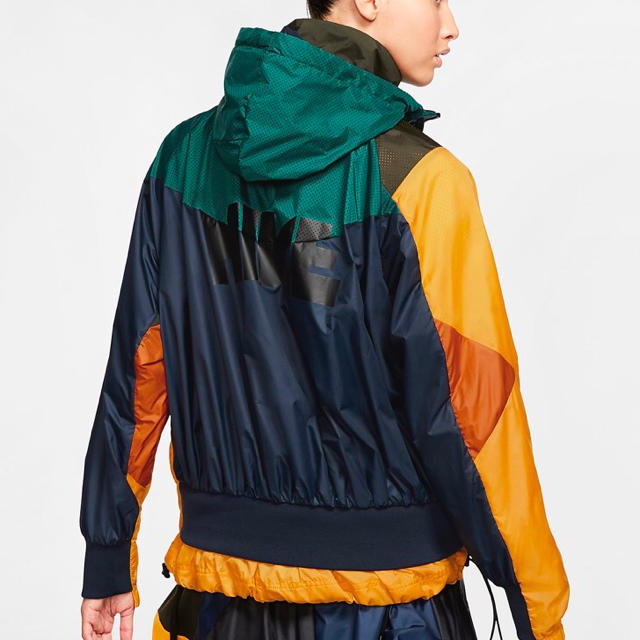 NIKE(ナイキ)のXL Nike Sacai Hooded Anorak 国内正規品 メンズのジャケット/アウター(ナイロンジャケット)の商品写真