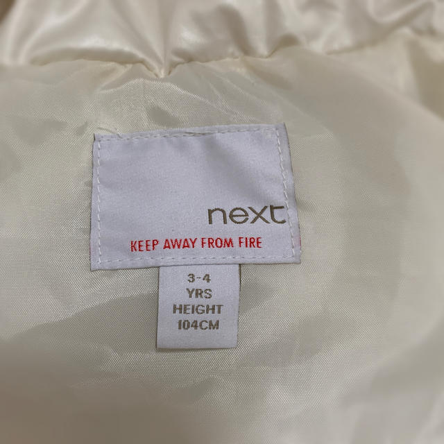 NEXT(ネクスト)のnext ダウンベスト サイズ104  3-4歳 ホワイト キッズ/ベビー/マタニティのキッズ服女の子用(90cm~)(ジャケット/上着)の商品写真