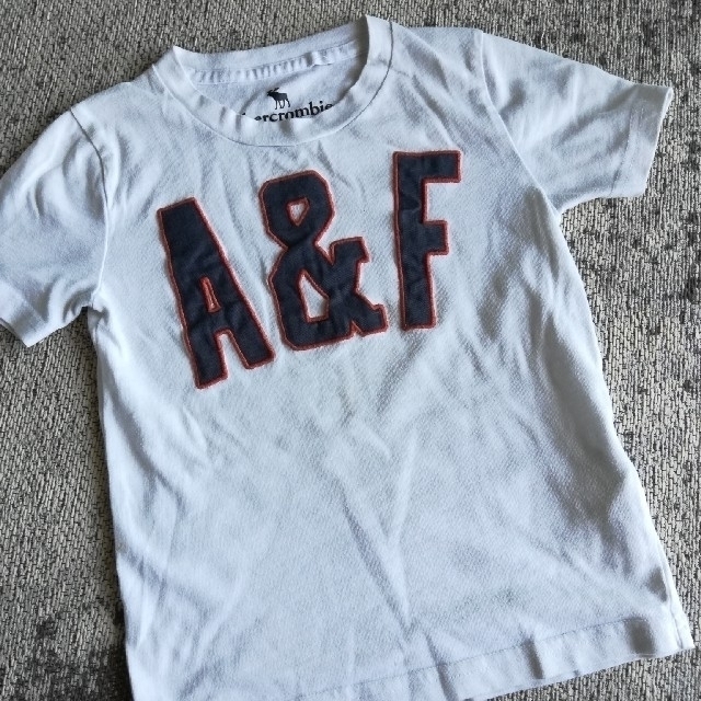 Abercrombie&Fitch(アバクロンビーアンドフィッチ)のお値下しました！【難あり】アバクロ＊ボーイズTシャツ2枚セット＊100cm相当 キッズ/ベビー/マタニティのキッズ服男の子用(90cm~)(Tシャツ/カットソー)の商品写真