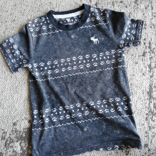 Abercrombie&Fitch(アバクロンビーアンドフィッチ)のお値下しました！【難あり】アバクロ＊ボーイズTシャツ2枚セット＊100cm相当 キッズ/ベビー/マタニティのキッズ服男の子用(90cm~)(Tシャツ/カットソー)の商品写真