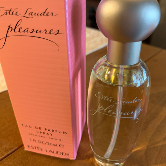 Estee Lauder(エスティローダー)のエスティ・ローダー プレジャーズ オーデパフュームスプレイ30ml コスメ/美容の香水(香水(女性用))の商品写真