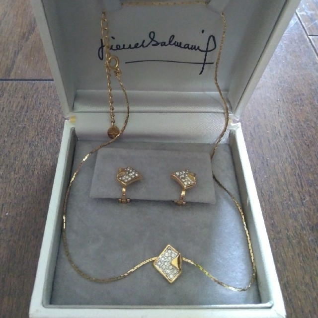 Pierre Balmain(ピエールバルマン)のPIERRE BALMINネックレス,イヤリング レディースのアクセサリー(ネックレス)の商品写真