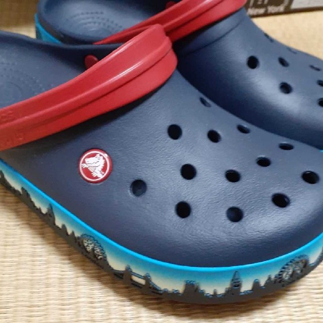 crocs(クロックス)のcrocs メンズの靴/シューズ(サンダル)の商品写真