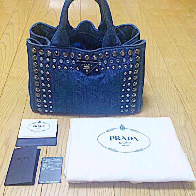 PRADA(プラダ)の送料込みPRADAビジュースタッズ レディースのバッグ(トートバッグ)の商品写真