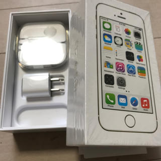 アイフォーン(iPhone)のiPhone 5s 64GB GOLD☆箱＋電源アダプタ＋イヤフォン(ヘッドフォン/イヤフォン)