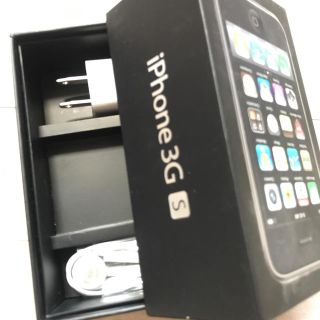 アイフォーン(iPhone)のiPhone3GS 32GB ブラック☆箱＋イヤフォン＋電源アダプタ(ヘッドフォン/イヤフォン)