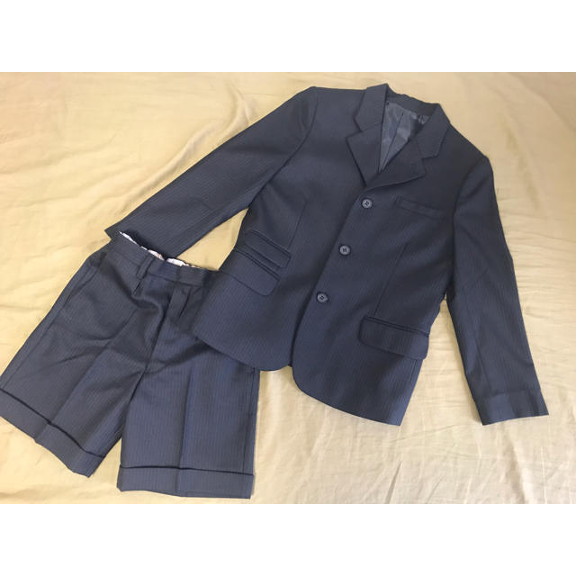 BURBERRY(バーバリー)の未使用★バーバリーロンドン★スーツ 130A キッズ/ベビー/マタニティのキッズ服男の子用(90cm~)(ドレス/フォーマル)の商品写真