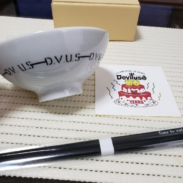 Deviluse(デビルユース)のDeviluse 非売品 お茶碗、箸、ステッカー インテリア/住まい/日用品のキッチン/食器(食器)の商品写真