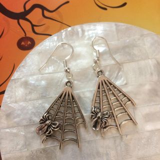 ピアス クモの巣(ピアス)