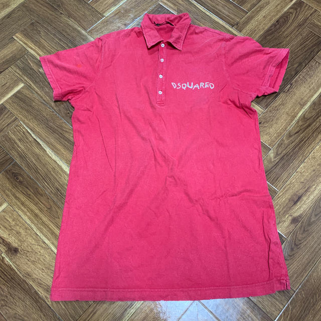 DSQUARED2(ディースクエアード)の激安売り切り正規品ディースクエアードXLコットンレッドシャツ メンズのトップス(Tシャツ/カットソー(半袖/袖なし))の商品写真
