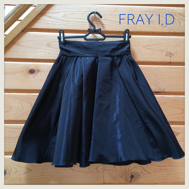 FRAY I.D(フレイアイディー)のFRAYI.D メモリーフレアスカート レディースのスカート(ひざ丈スカート)の商品写真