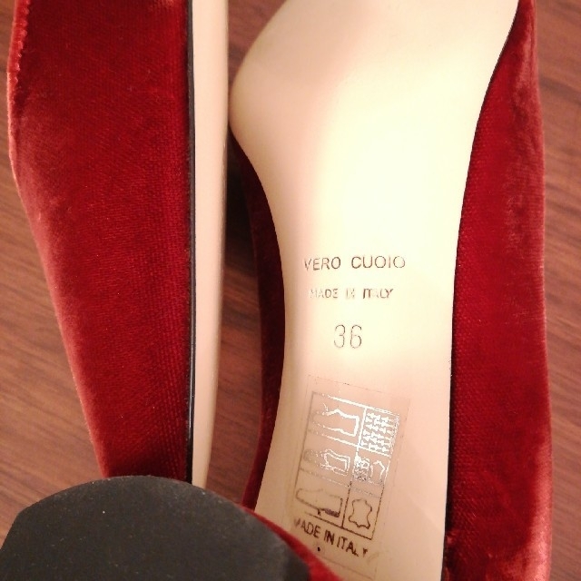 DEIMILLE パンプス 赤ベルベット レディースの靴/シューズ(ハイヒール/パンプス)の商品写真