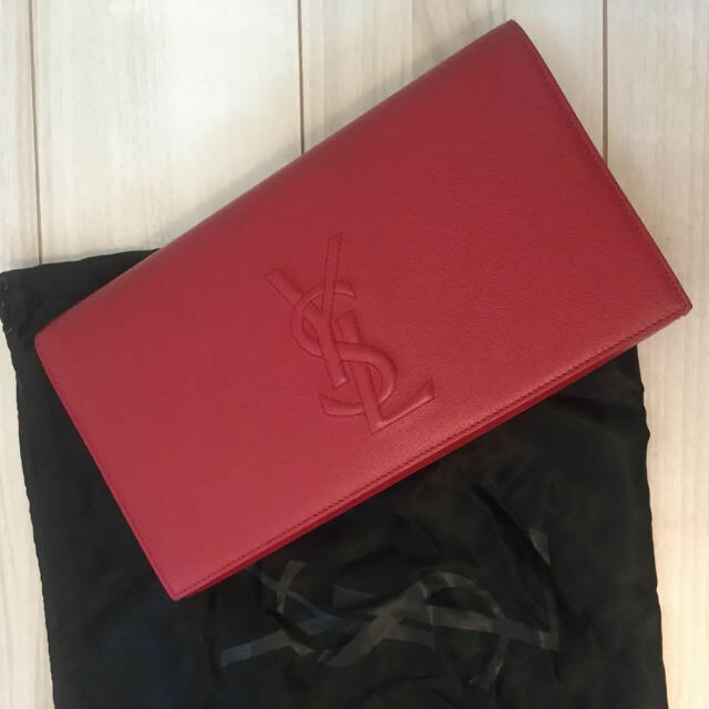 Yves Saint Laurent(イヴサンローラン)のサンローラン クラッチバッグ 赤 レディースのバッグ(クラッチバッグ)の商品写真