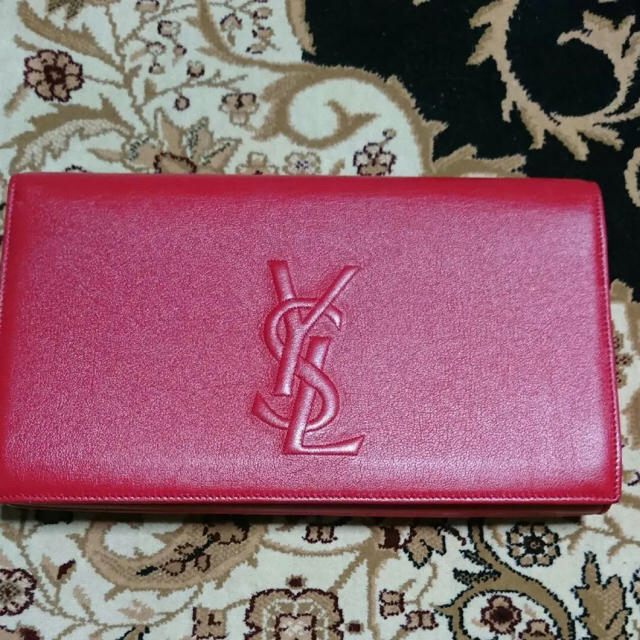 Yves Saint Laurent(イヴサンローラン)のサンローラン クラッチバッグ 赤 レディースのバッグ(クラッチバッグ)の商品写真