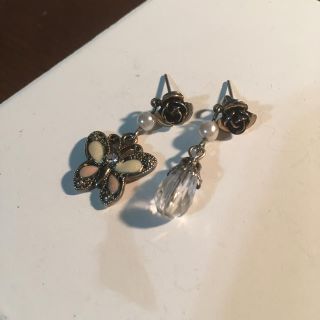 アクシーズファム(axes femme)のaxes 薔薇と蝶のピアス(ピアス)