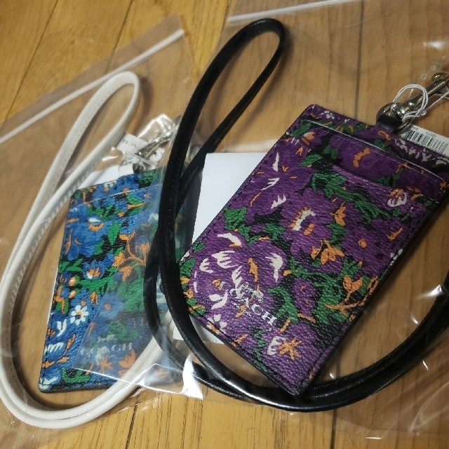 COACH(コーチ)のCOACH　ネックストラップカードケース　パープル レディースのファッション小物(パスケース/IDカードホルダー)の商品写真