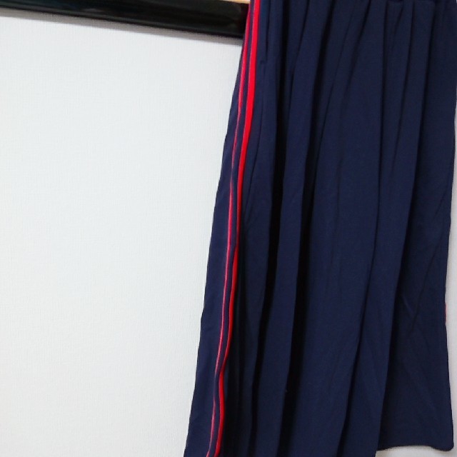 w closet(ダブルクローゼット)のまちこママ様【未使用】ダブルクローゼットライン入りロングスカート(ネイビー) レディースのスカート(ロングスカート)の商品写真