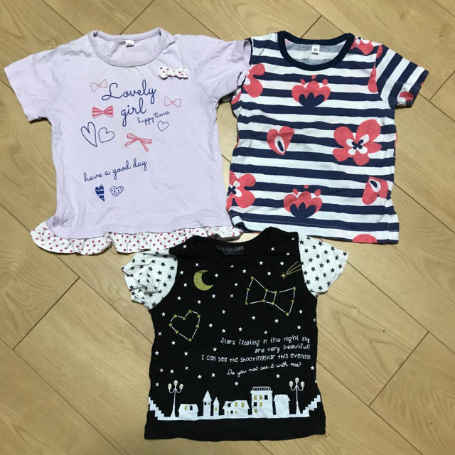 90サイズ2枚と95サイズ1枚のセット 女の子 半袖Tシャツ キッズ/ベビー/マタニティのキッズ服男の子用(90cm~)(Tシャツ/カットソー)の商品写真