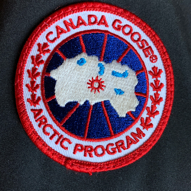 CANADA GOOSE(カナダグース)のカナダグース　　カムループス　men's M メンズのジャケット/アウター(ダウンジャケット)の商品写真