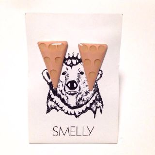 ケービーエフ(KBF)のsmelly＊トライアングルピアス(ピアス)