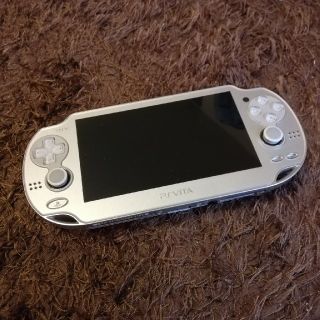 プレイステーションヴィータ(PlayStation Vita)のPSVITA本体 PCH-1000 シルバー 本体のみ(携帯用ゲーム機本体)