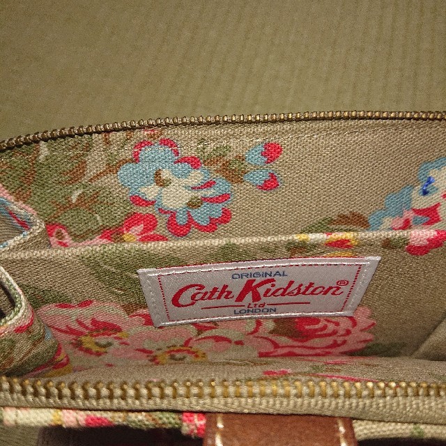 Cath Kidston(キャスキッドソン)のキャスキッドソン 二つ折り財布 美品 レディースのファッション小物(財布)の商品写真