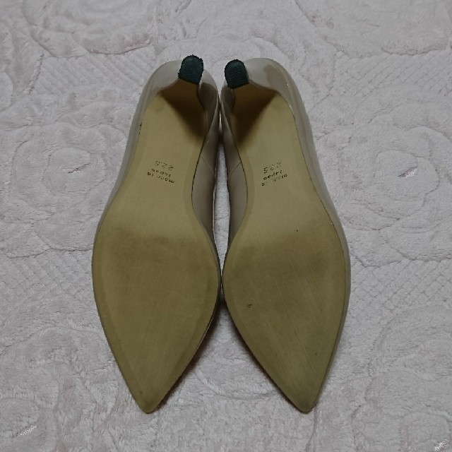 キレイめパンプス グレーベージュ  22.5 レディースの靴/シューズ(ハイヒール/パンプス)の商品写真