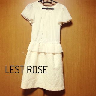 レストローズ(L'EST ROSE)のレストローズ ワンピース(ひざ丈ワンピース)