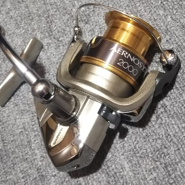 SHIMANO(シマノ)のAERNOS XT 2000 スポーツ/アウトドアのフィッシング(リール)の商品写真