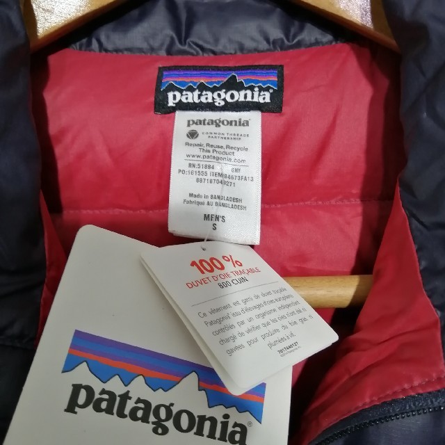 patagonia(パタゴニア)の新品 サイズS パタゴニア メンズ・ダウン・セーター ネイビー ダークパープル メンズのジャケット/アウター(ダウンジャケット)の商品写真