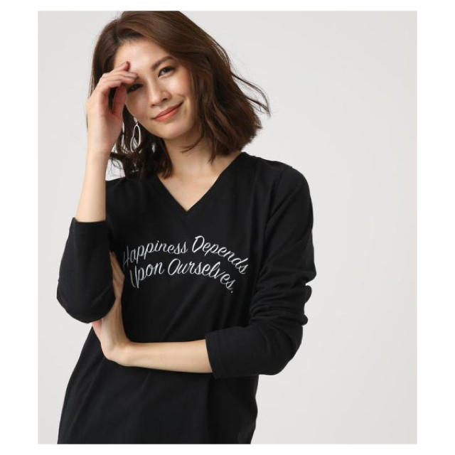 AZUL by moussy(アズールバイマウジー)の新品VネックT( ¨̮ )アズールバイマウジーAZULbymoussy レディースのトップス(Tシャツ(長袖/七分))の商品写真