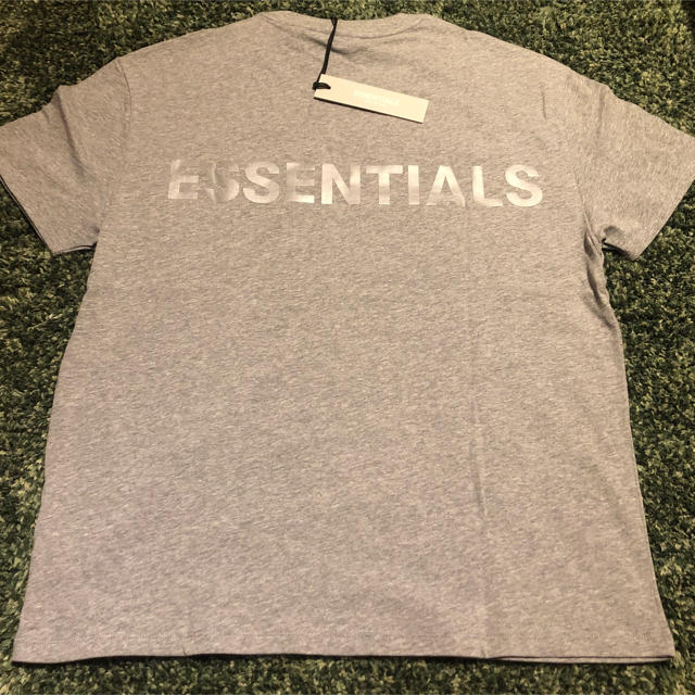 FEAR OF GOD(フィアオブゴッド)のXS グレー Fear Of God Essentials Boxy Tシャツ メンズのトップス(Tシャツ/カットソー(半袖/袖なし))の商品写真