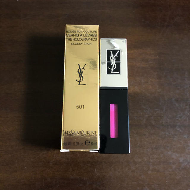 Yves Saint Laurent Beaute(イヴサンローランボーテ)のイヴ・サンローラン ルージュ ピュールクチュール ヴェルニ ザ No.501 コスメ/美容のベースメイク/化粧品(口紅)の商品写真